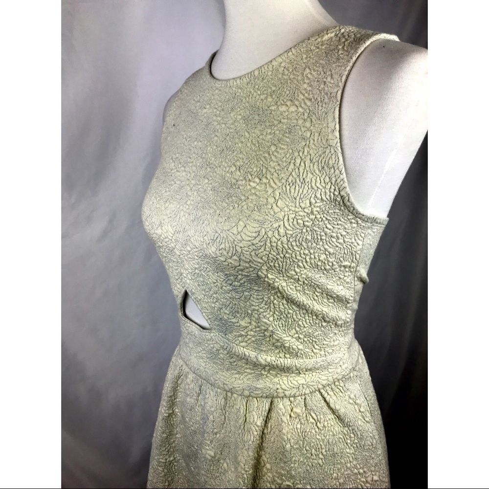 Ivory Sleeveless Floral Embroidered Dress, Cutout - Picture 4 of 8